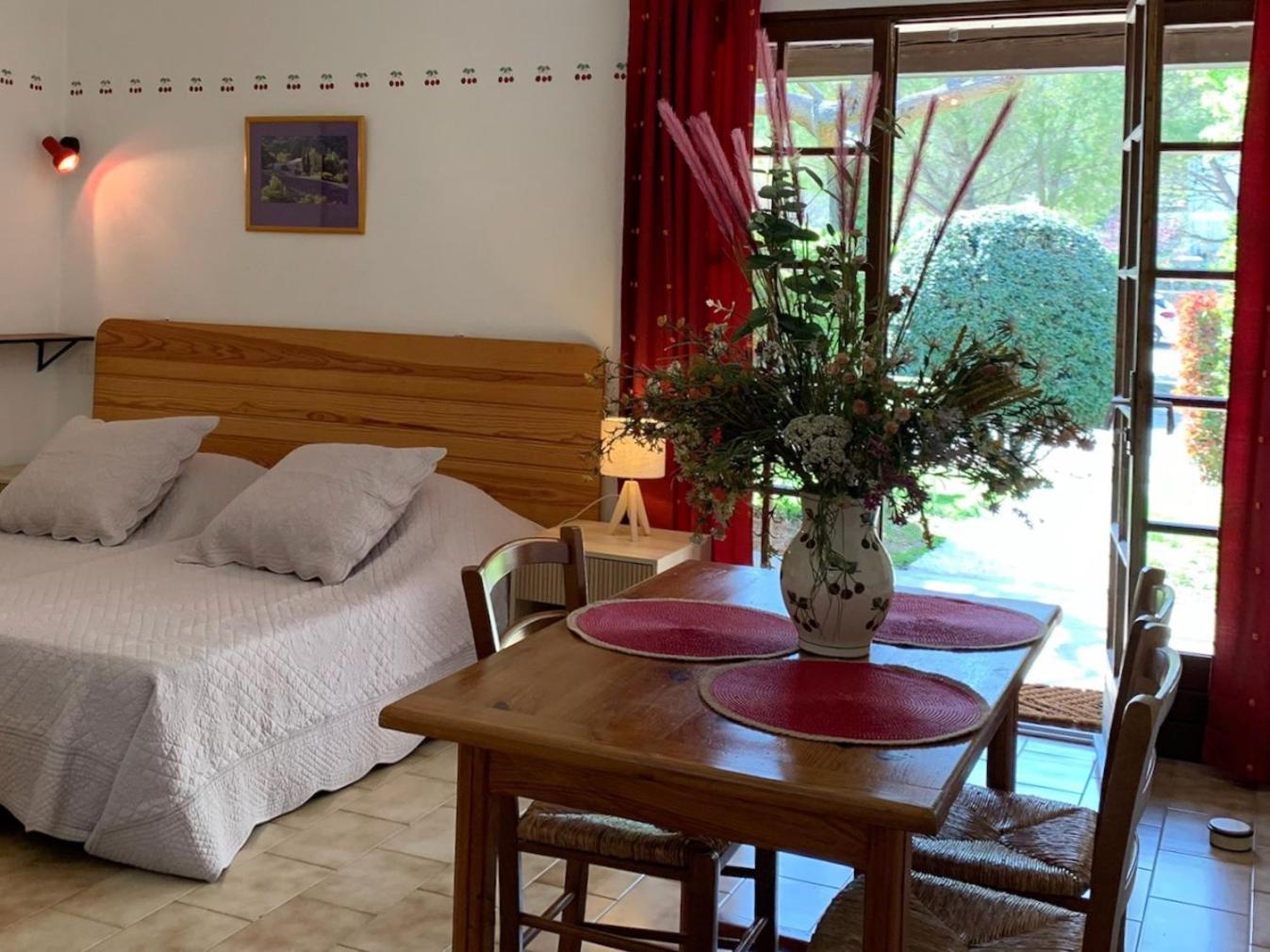 Gite La Loge 142 Route De Carpentras 84210 Венаск Экстерьер фото